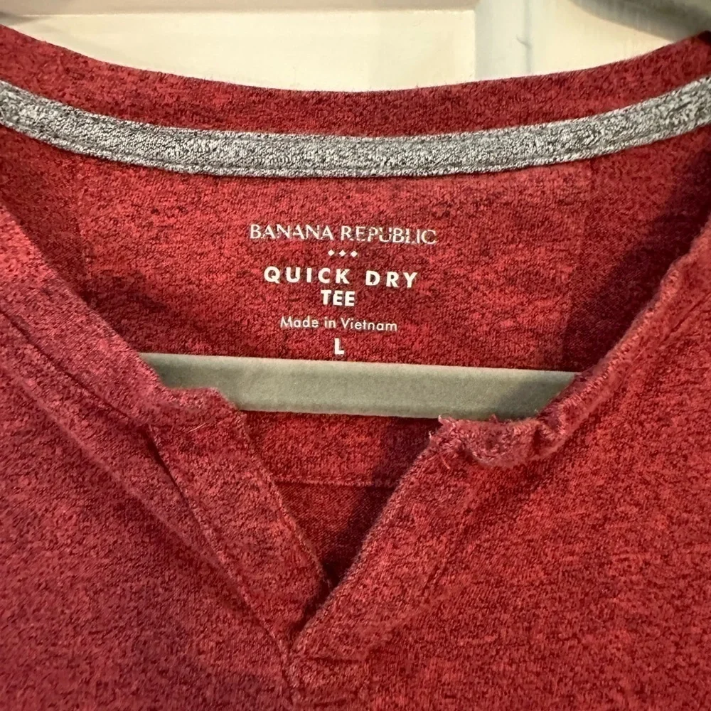 BANANA REPUBLIC RED QUICK DRY TEE - Size Large SKU:230